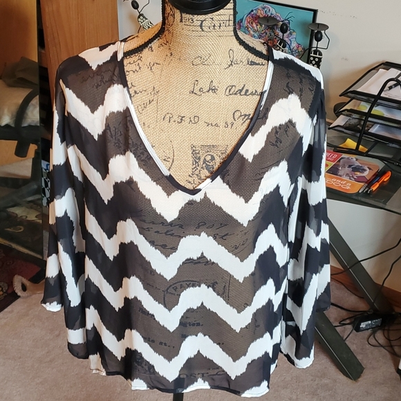Sage brand chevron print sheer blouse size Medium - Picture 2 of 11